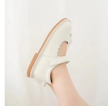 Load image into Gallery viewer, L’Amour Off White Scalloped Mary Jane Shoes
