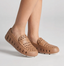 Load image into Gallery viewer, Tan/Bright White Prodigy Driver Foam Shoe by Floafers
