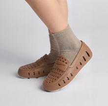 Load image into Gallery viewer, Tan/Bright White Prodigy Driver Foam Shoe by Floafers
